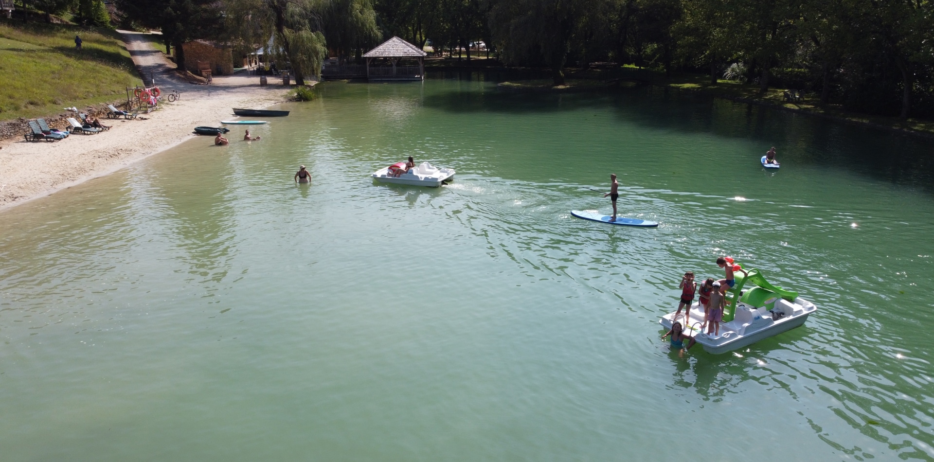 Camping  en dorodgne avec lac au  Moulin De Surier