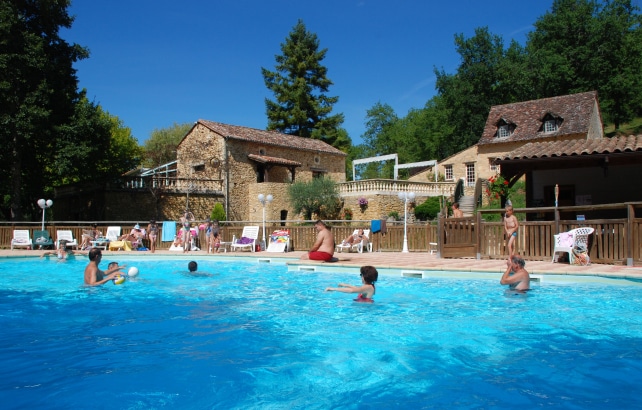 Camping Le Moulin De Surier : Piscine02