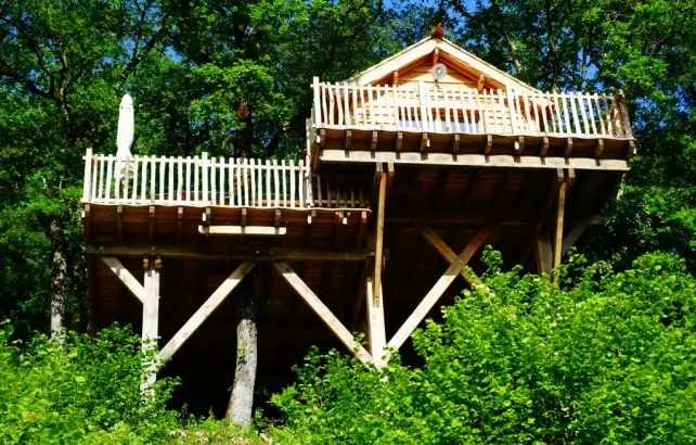 Camping Le Moulin De Surier : Cabane Perchée En Dordogne