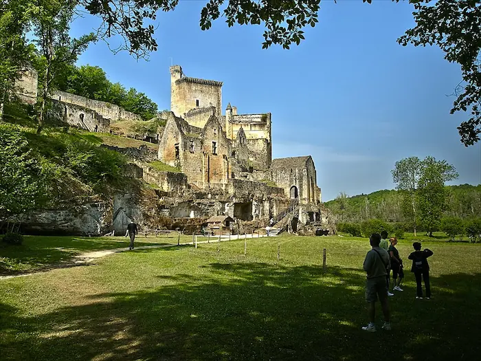 Camping Le Moulin De Surier : Château De Commarque (30309339572)