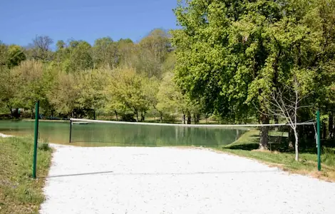 Filet pour activité beach volley ou badminton au camping en Dordogne