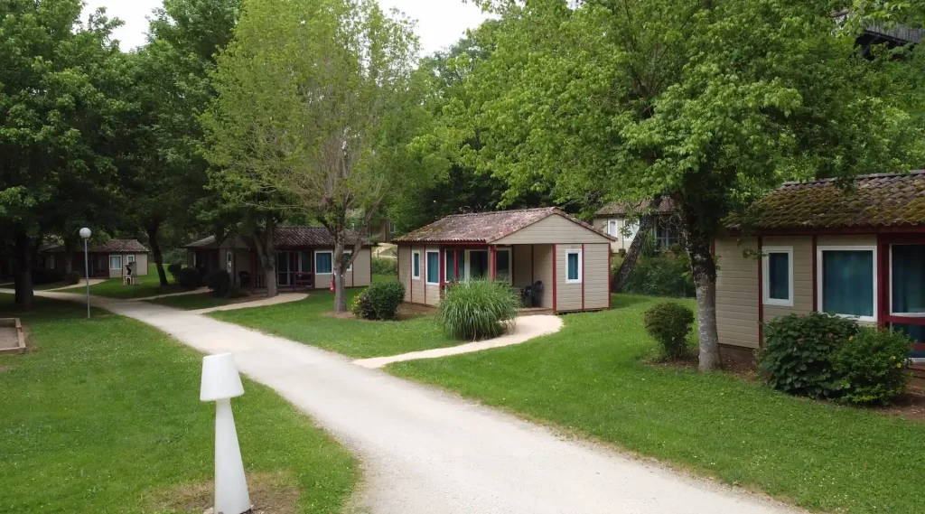 Mobil homes au camping en dordogne avec piscine