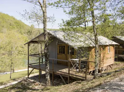 Cabane Lodge du Lac au Moulin de Surier en Dordogne