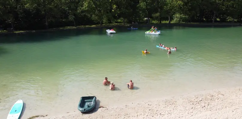camping dordogne avec piscine et lac