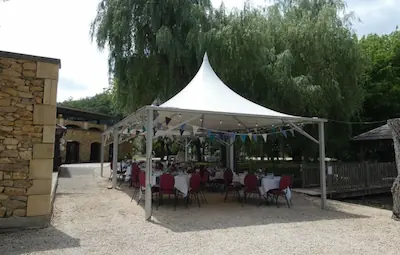 Restaurant du camping 4 étoiles dans le Périgord Pourpre